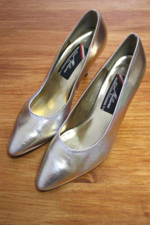 VINTAGE gold/silver court high heels