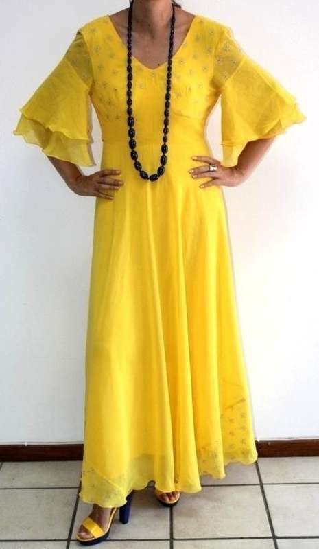 Stunning VINTAGE 1960s sunshine yellow chiffon dress (size 34)