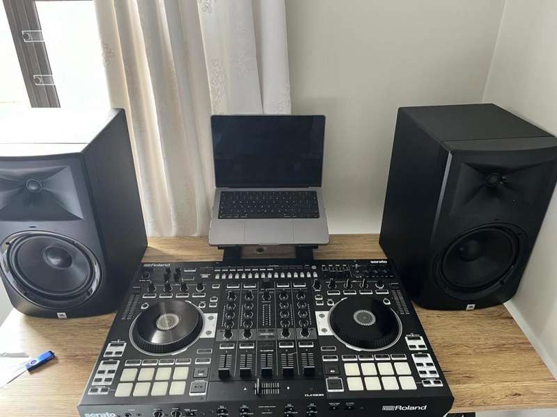 Roland 808 DJ controller + Flight Case