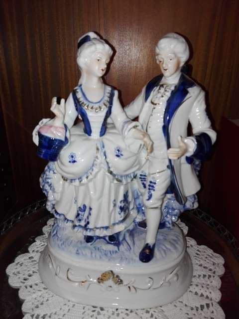 Victorian Couple figurine