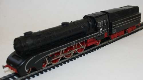 LIMA HO GERMAN FEDERAL RAILWAYS LOCO (DB) PLUS TENDER.  SEE DESCRIPTION
