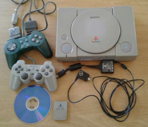 ORIGINAL SONY PLAYSTATION 1. VERY COLLECTABLE!  WITH EXTRAS . SEE DESCRIPTION.