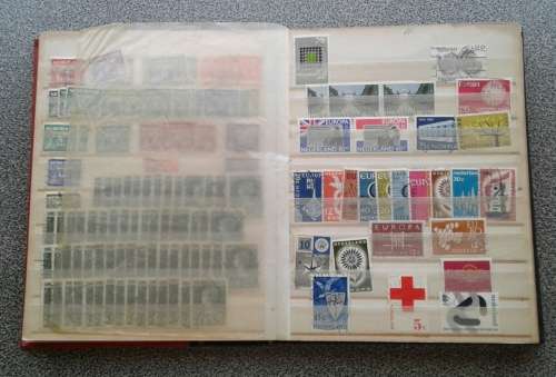 STUNNING NETHERLANDS BULK COLLECTION IN A 32 PAGE A5 ALBUM. FINDS POSSIBLE !!!