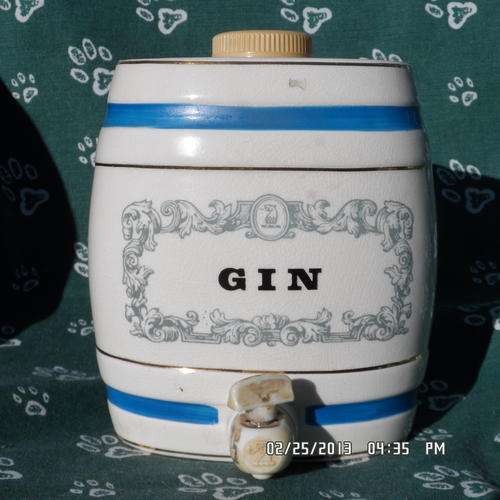 WADE PORCELAIN GIN DECANTER