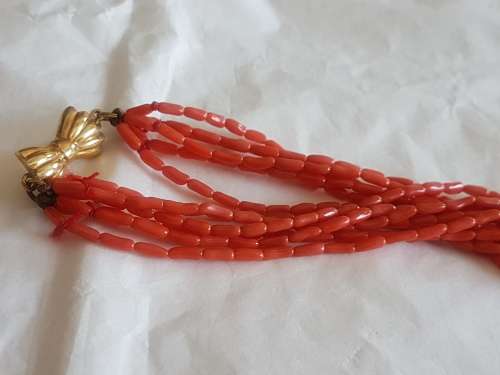 Vintage rice coral necklace with pretty bow shaped 18k gold clasp