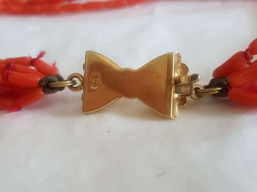 Vintage rice coral necklace with pretty bow shaped 18k gold clasp