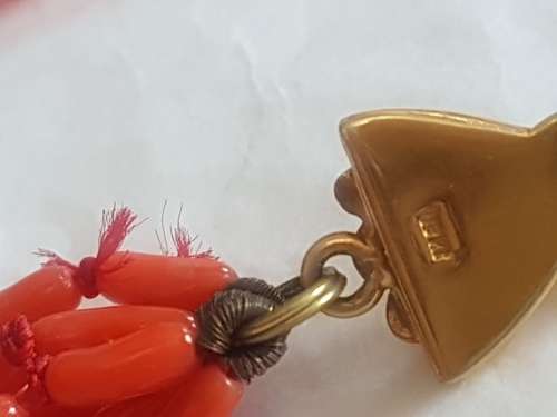 Vintage rice coral necklace with pretty bow shaped 18k gold clasp