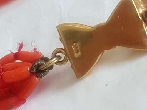 Vintage rice coral necklace with pretty bow shaped 18k gold clasp