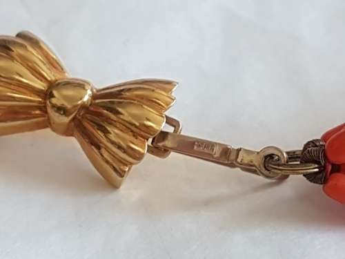 Vintage rice coral necklace with pretty bow shaped 18k gold clasp