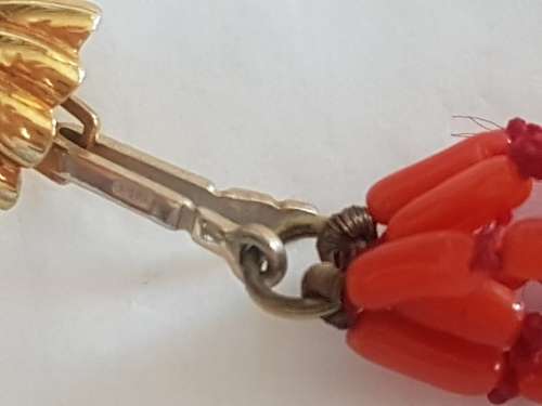 Vintage rice coral necklace with pretty bow shaped 18k gold clasp