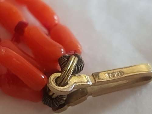 Vintage rice coral necklace with pretty bow shaped 18k gold clasp