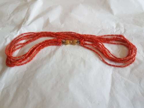 Vintage rice coral necklace with pretty bow shaped 18k gold clasp