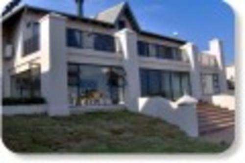 6-8 Sleeper -Cayley Lodge - Drakensberg - MidWeek Break - 3 August - 7 August - BARGAIN!!!