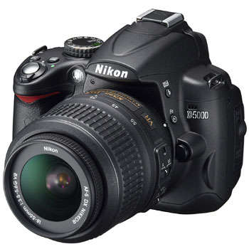 NIKON D5000 Digital SLR 12.9 MP with bag/ charger/ lens and memory card