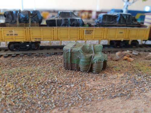 HO Scale Tarpaulin Covered Wagon Loads set of 5 (painted)