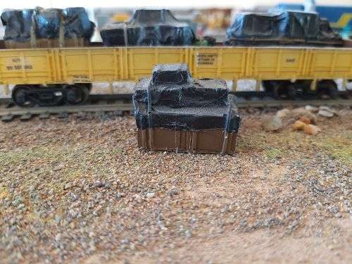 HO Scale Tarpaulin Covered Wagon Loads set of 5 (painted)