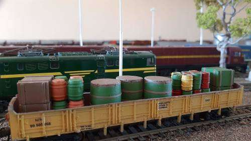 HO Scale Freight Car Loads set of 4 (painted)