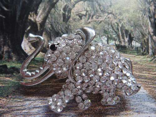 SALE!!! Elephant Brooch