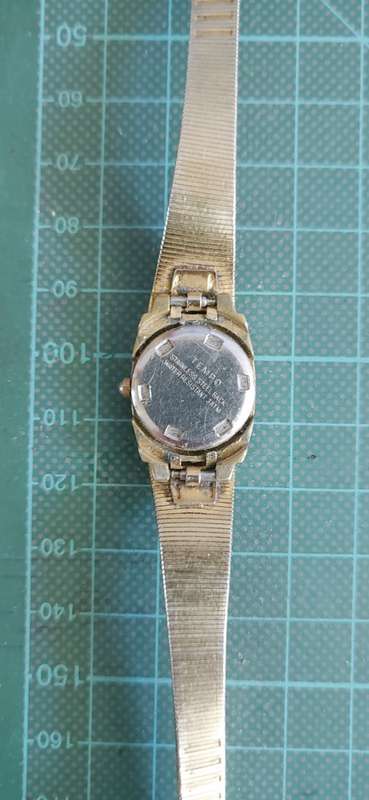 Tempo gold watch