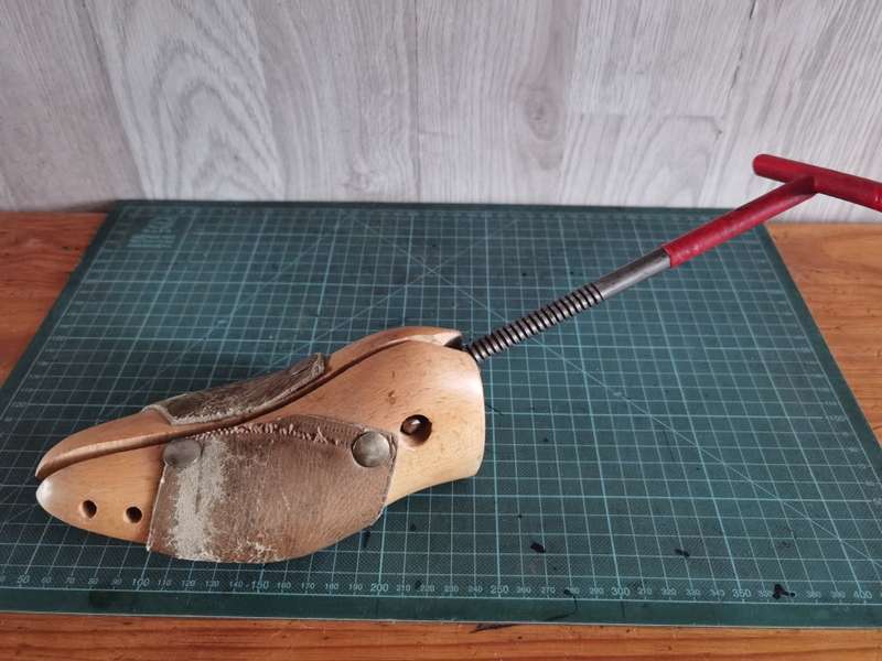 Vintage shoe stretching tool