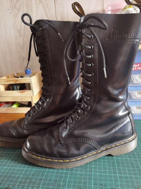 Doc Martens 1914 origional 14 hole lace ups smooth lether
