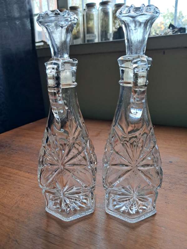 Vintage Glass Oil & Vinegar Cruet Set