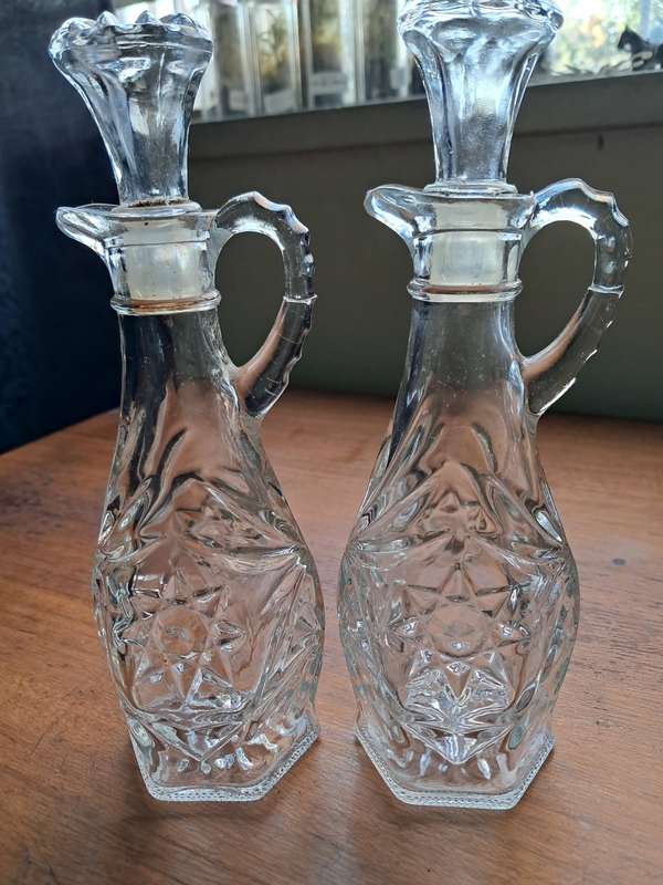Vintage Glass Oil & Vinegar Cruet Set