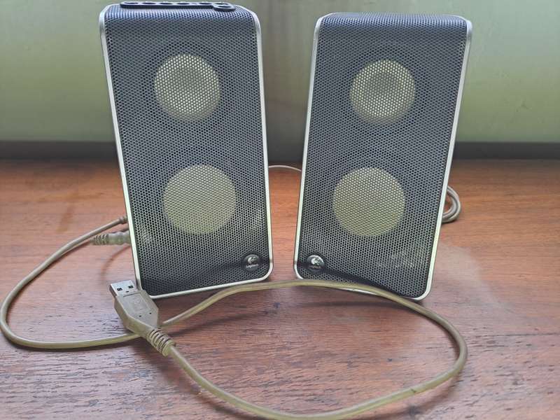 Logitech V20 S 0155a USB Powered Notebook Laptop Portable Speakers