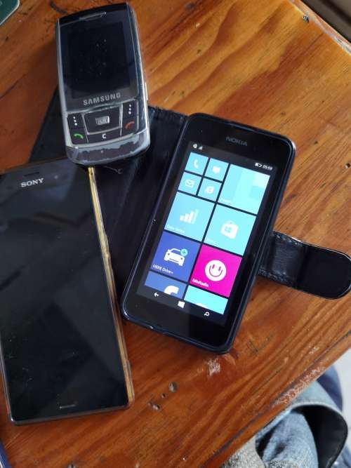 CELL PHONES SPARES OR REPAIR