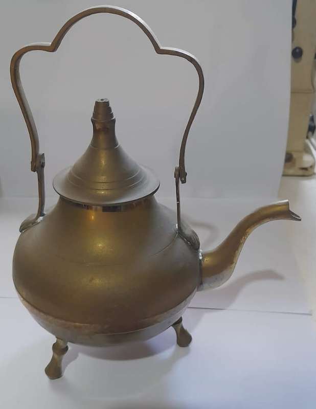 vintage brass teapot 18 cm to top of lid