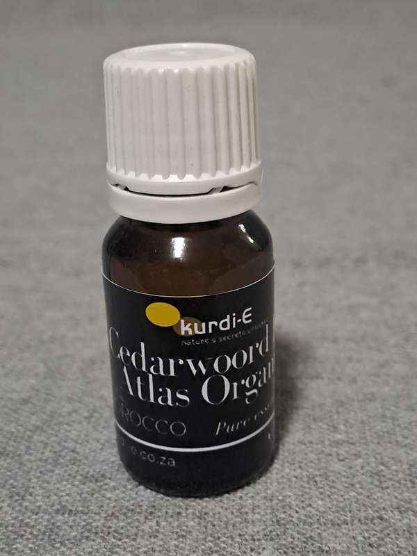 Cedarwood essential oil (10ml)