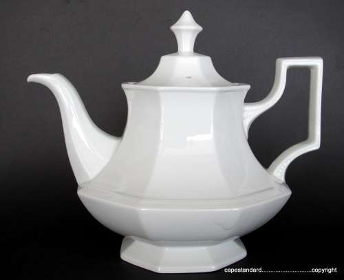 JOHNSON BROTHERS HERITAGE WHITE IRONSTONE ENGLISH PORCELAIN RETRO TEA POT