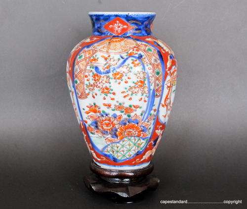 JAPANESE IMARI (MEIJI PERIOD) ANTIQUE CERAMIC VASE