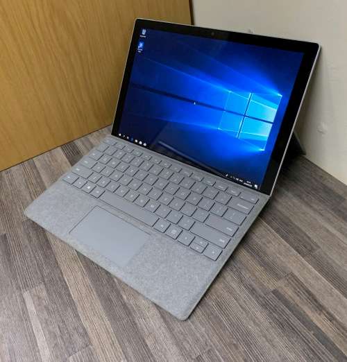 **Microsoft Surface Pro**7th Gen i5**8GB DDR4**256GB SSD**Surface Pro Signature Type Cover Included