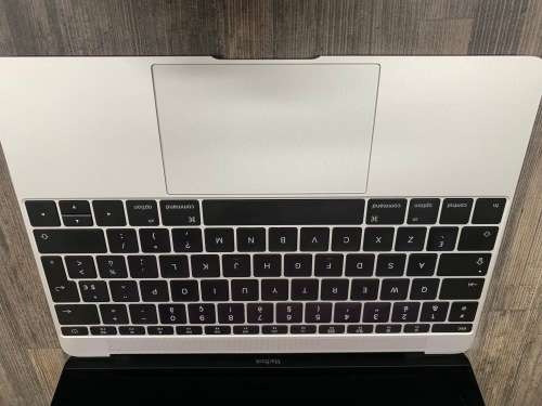 **MacBook 12 Retina**2015**Core M3**256GB SSD**8GB Memory**MAC OSX MOJAVE / WIN10**LOW CYCLE COUNT**