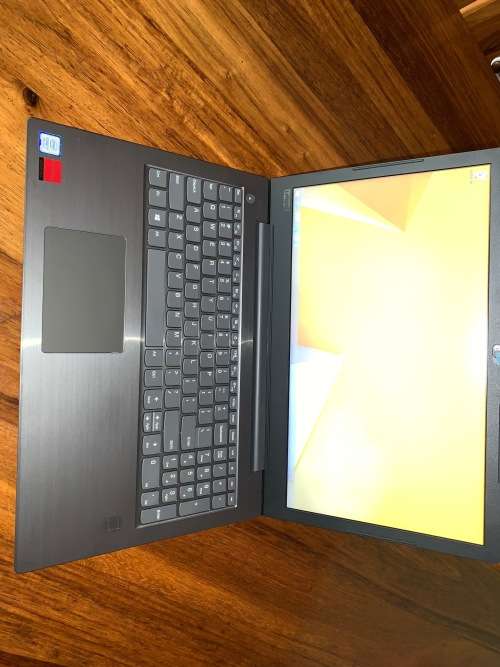 **8th Gen QUAD CORE Monster**Lenovo V330**8th GEN i7**8GB DDR4 RAM**1TB HDD**AMD 530 GPU**FHD LED**
