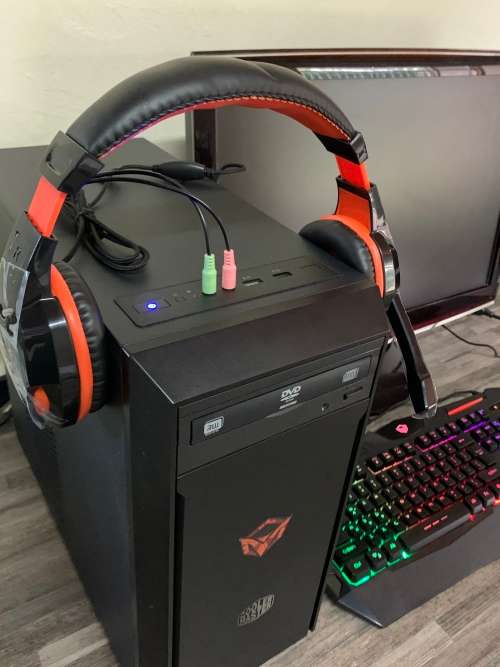 **COOLER MASTER**GAMING DESKTOP**7th Gen i7**GTX 1060**16GB DDR4**2TB HDD**24" LED**INCL ACCESORIES