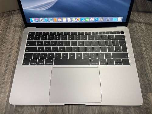 **AS NEW**SPACE GREY**Macbook AIR RETINA**8th Gen i5**8GB Memory**128GB SSD**2019**True Tone**