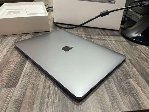 **AS NEW IN BOX**SPACE GREY**Macbook AIR RETINA**8th Gen i5**8GB Memory**128GB SSD**Late 2018**