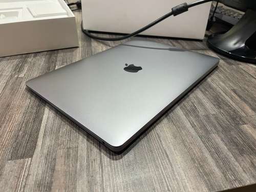 **AS NEW**SPACE GREY**Macbook AIR RETINA**8th Gen i5**8GB Memory**128GB SSD**2019**True Tone**