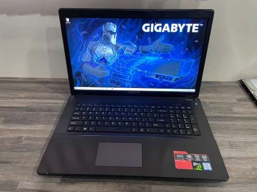 **Gigabyte P17**7th GEN QUAD CORE i7**17.3" FULL HD**GTX 950**16GB**1TB/SSD**