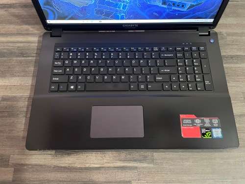 **Gigabyte P17**7th GEN QUAD CORE i7**17.3" FULL HD**GTX 950**16GB**1TB/SSD**