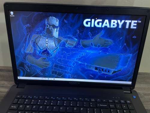 **Gigabyte P17**7th GEN QUAD CORE i7**17.3" FULL HD**GTX 950**16GB**1TB/SSD**