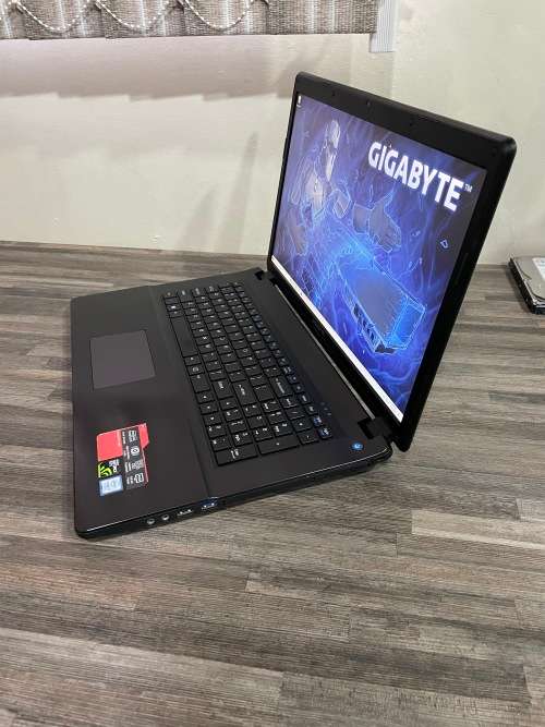 **Gigabyte P17**7th GEN QUAD CORE i7**17.3" FULL HD**GTX 950**16GB**1TB/SSD**