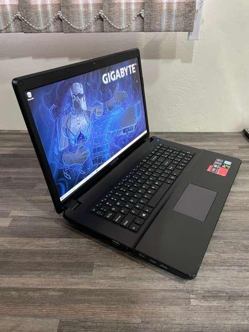 **Gigabyte P17**7th GEN QUAD CORE i7**17.3" FULL HD**GTX 950**16GB**1TB/SSD**