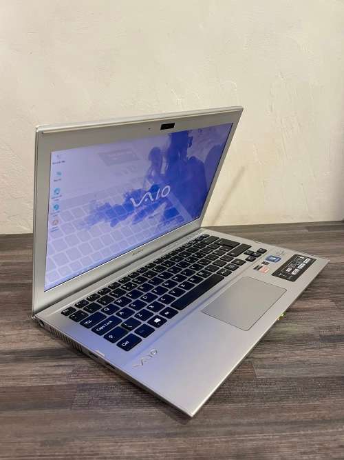 **Sony Vaio T 13**Pure Metal Edition**Core i7**8GB Memory**1TB SSD**13.3" HD**