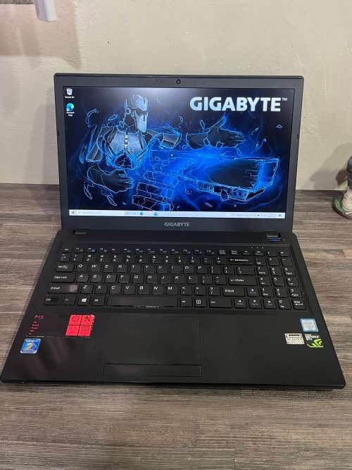 **MONSTER SPEC GAMING**Gigabyte P15**6th GEN QUAD CORE i7**15.6" FULL HD**GTX 950**16GB**256GB SSD**