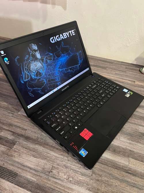 **MONSTER SPEC GAMING**Gigabyte P15**6th GEN QUAD CORE i7**15.6" FULL HD**GTX 950**16GB**256GB SSD**
