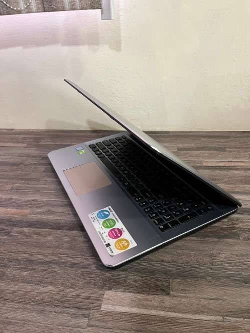 **Asus Vivobook R541U**7th Gen i5**128GB SSD**16GB MEMORY**NVIDIA GPU**FULL HD LED**