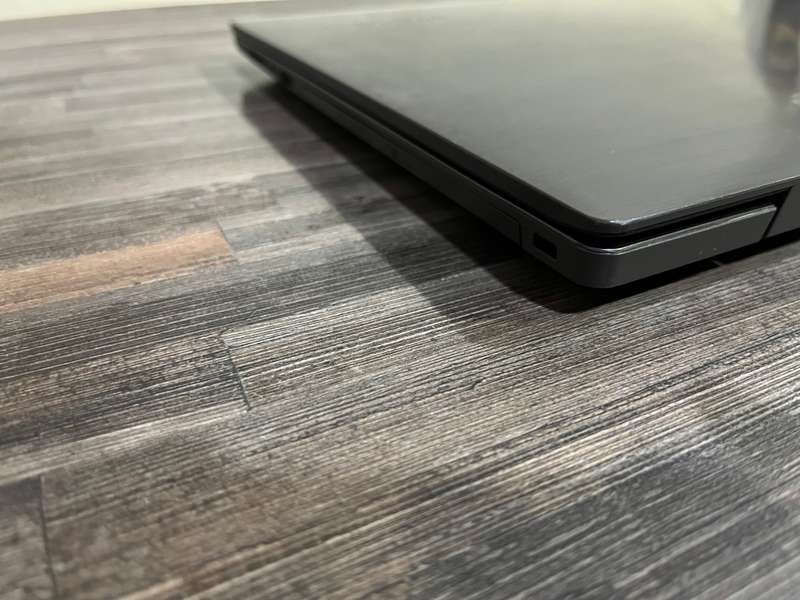 **8th Gen QUAD CORE Monster**Lenovo V330**8th GEN i5**8GB DDR4 RAM**1TB HDD**INTEL UHD**15.6` FHD**